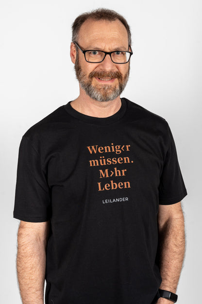 Klassik | Black T-Shirt | Weniger müssen. Mehr Leben