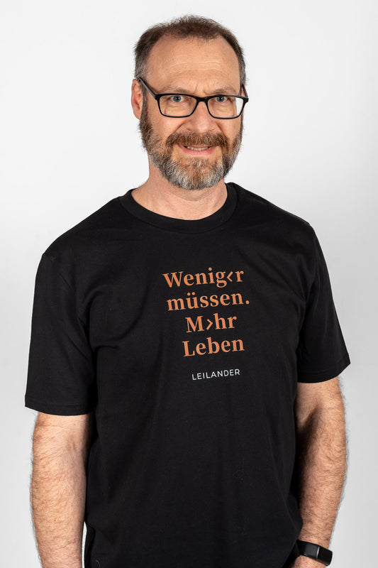Klassik | Black T-Shirt | Weniger müssen. Mehr Leben