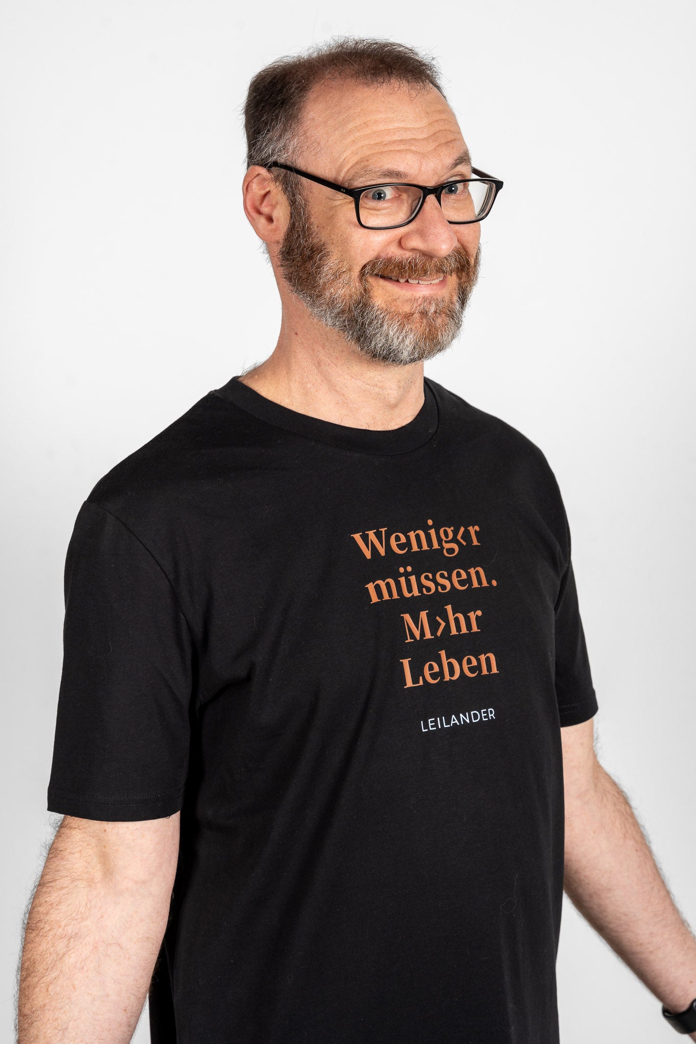 Klassik | Black T-Shirt | Weniger müssen. Mehr Leben
