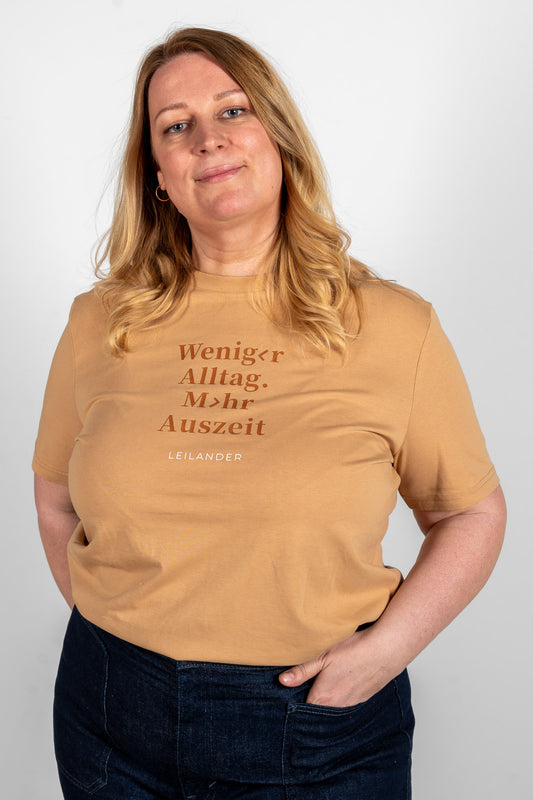 Klassik | Latte T-Shirt | Weniger Alltag. Mehr Auszeit