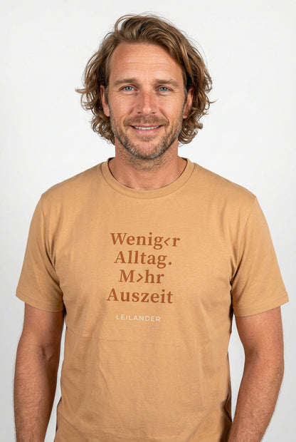 Klassik | Latte T-Shirt | Weniger Alltag. Mehr Auszeit
