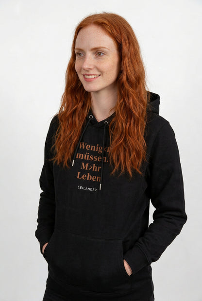 Klassik | Black Hoodie | Weniger müssen. Mehr Leben