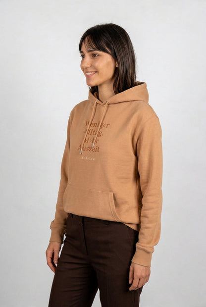 Klassik | Latte Hoodie | Weniger Alltag - Mehr Auszeit
