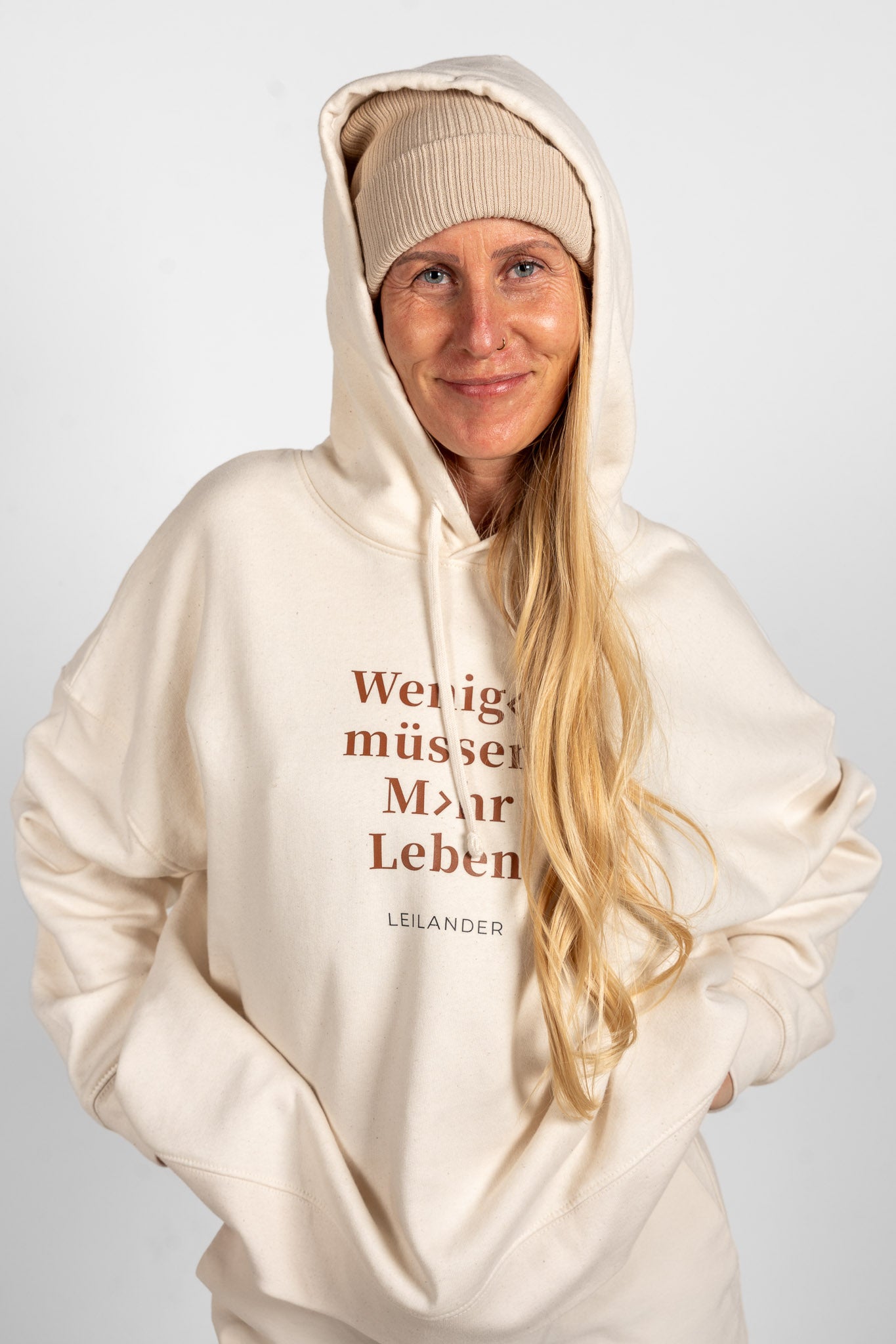 Damen | Natural Hoodie | Weniger müssen. Mehr Leben